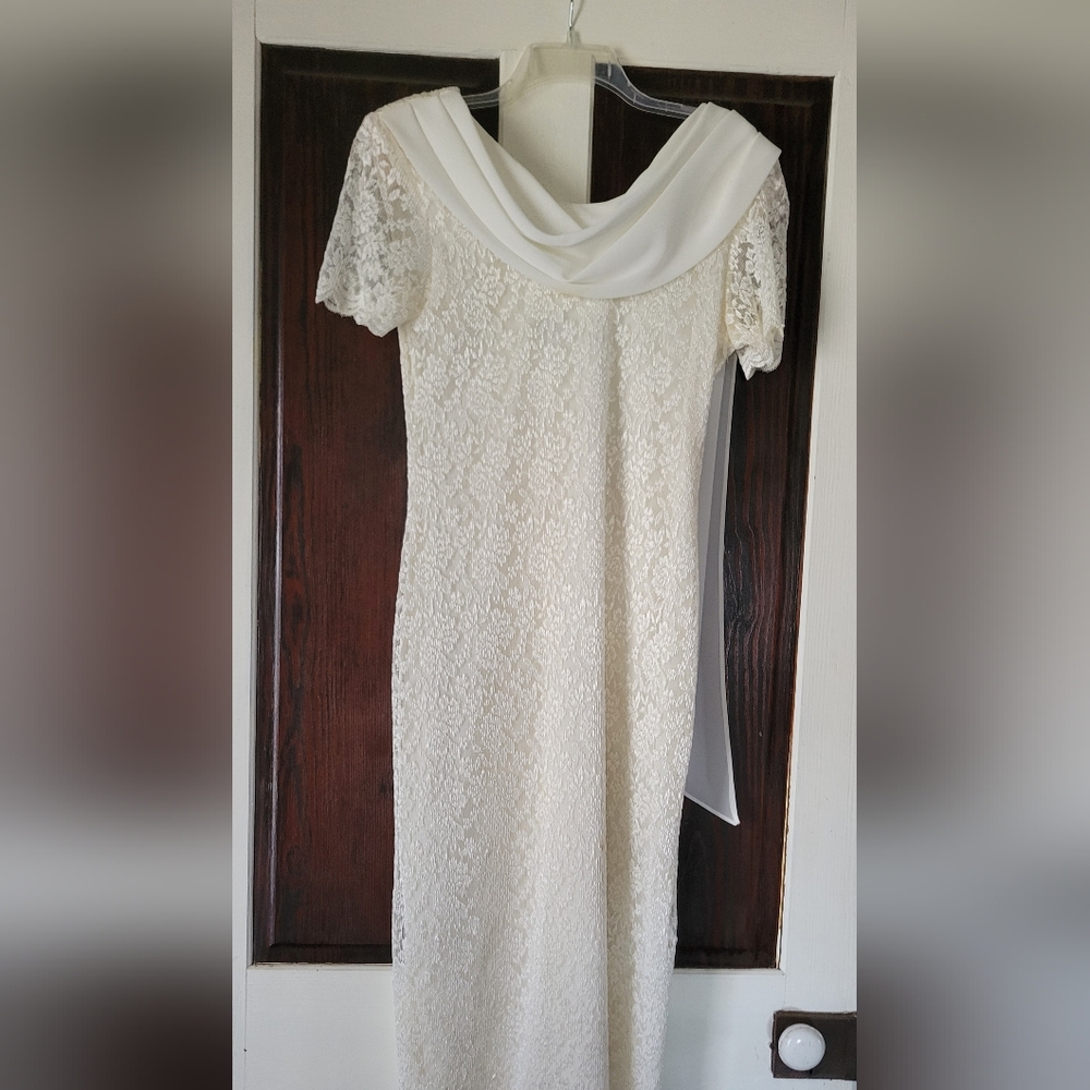 Elegant Lace Dress in Cream